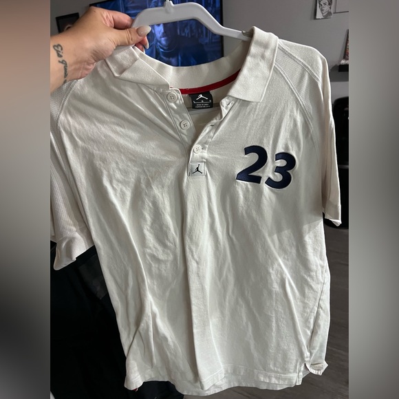 Here is a group of 6 Jordan T-shirts. All of these are size large. - Picture 6 of 6